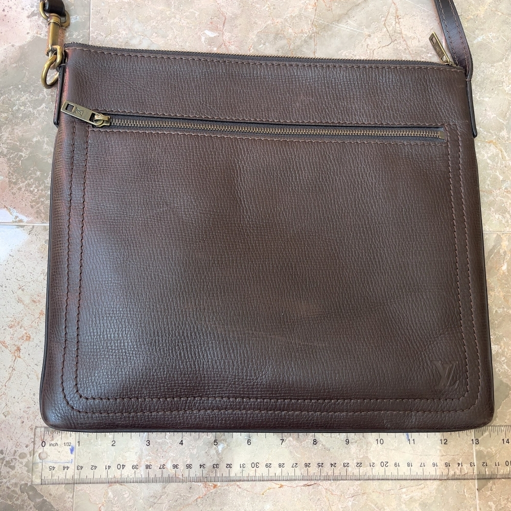 Louis Vuitton Shawnee Messenger Bag (Authentic) - Picture 9 of 11